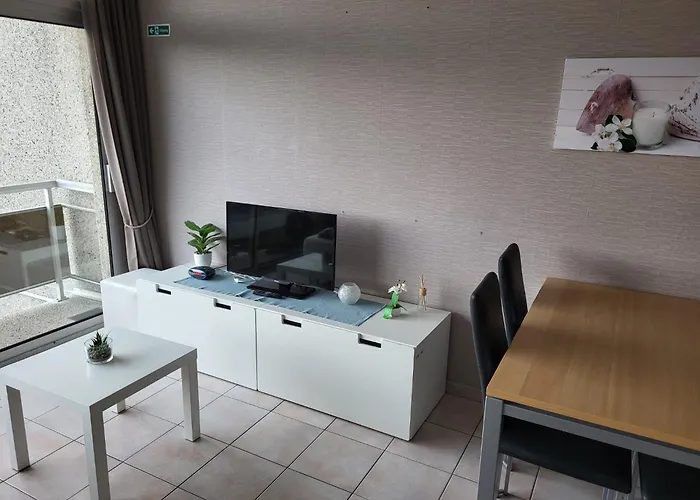 Astrid At 100 Meter From Sea With Parking Place 브레데네