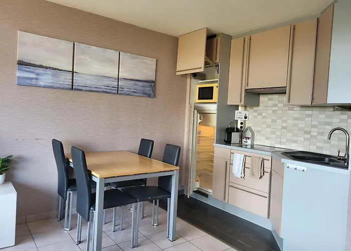 Astrid At 100 Meter From Sea With Parking Place 아파트 *